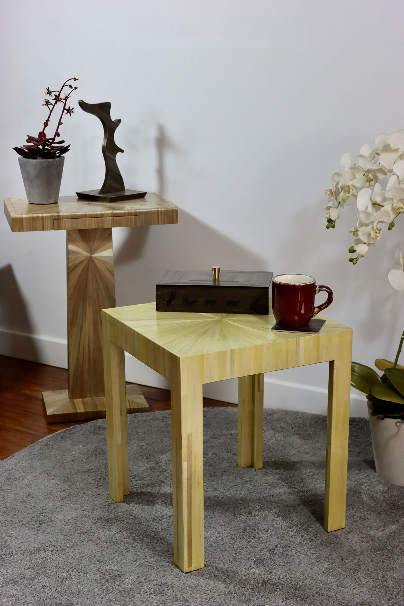 Atelier LASTO - Stéphanie TROLEZ - Table coin de canapé - Réédition Jean-Michel Frank - Marqueterie de paille