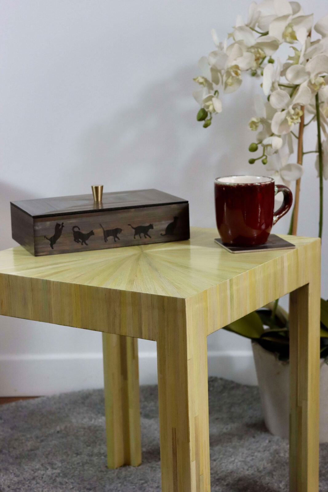 Atelier LASTO - Stéphanie TROLEZ - Table coin de canapé - Réédition Jean-Michel Frank - Marqueterie de paille