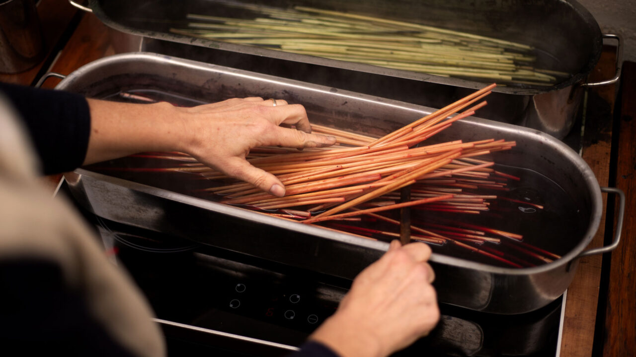 Atelier LASTO - Stéphanie TROLEZ - Teinture naturelle de la paille de seigle